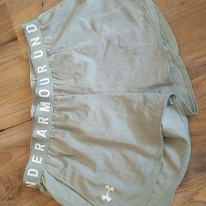 UA Play Up Shorts 3.0 in Heather Green